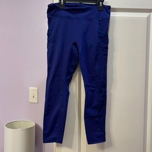 Navy fabletics cropped leggings